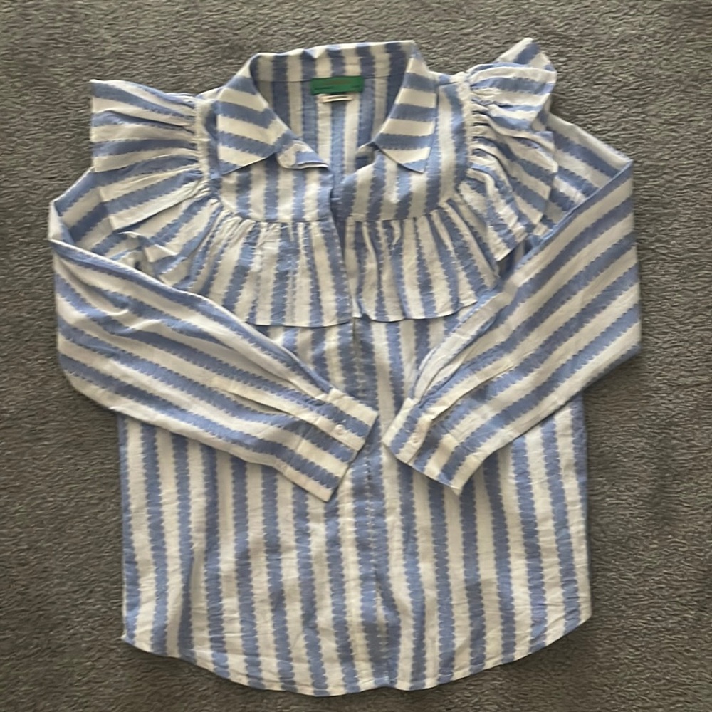 Clare V. Charlotte Blouse Size M. Blue and Cream scallop print.
